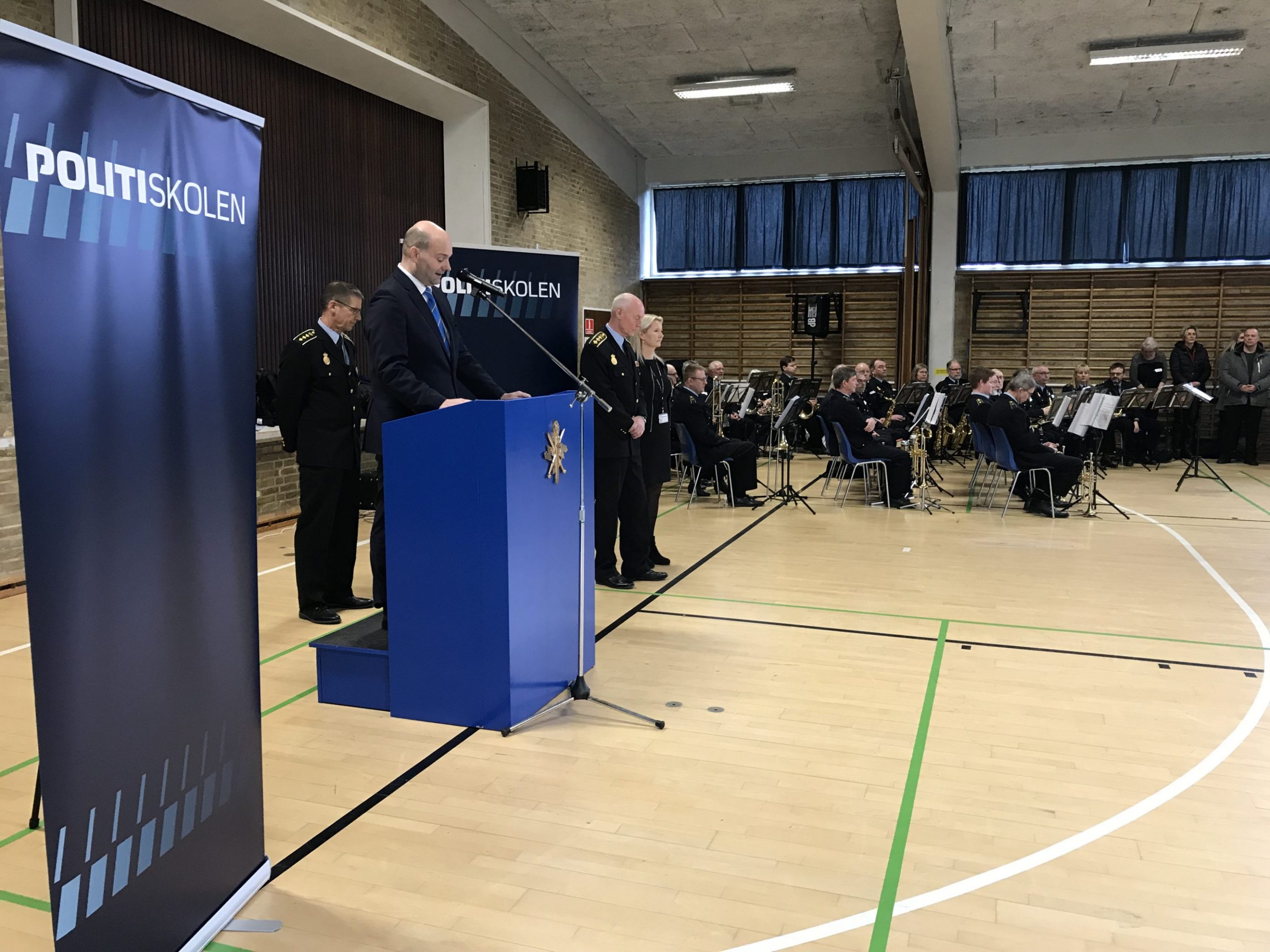 KOM MED TÆT PÅ : FØRSTE HOLD POLITIBETJENTE DIMITTERET FRA POLITISKOLEN I FREDERICIA