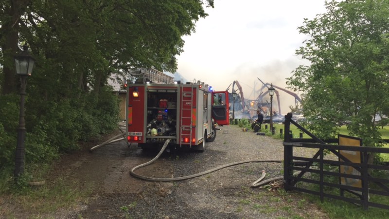 FREDERICIANSKE BRANDMÆND KÆMPER MOD FLAMMER PÅ FYN