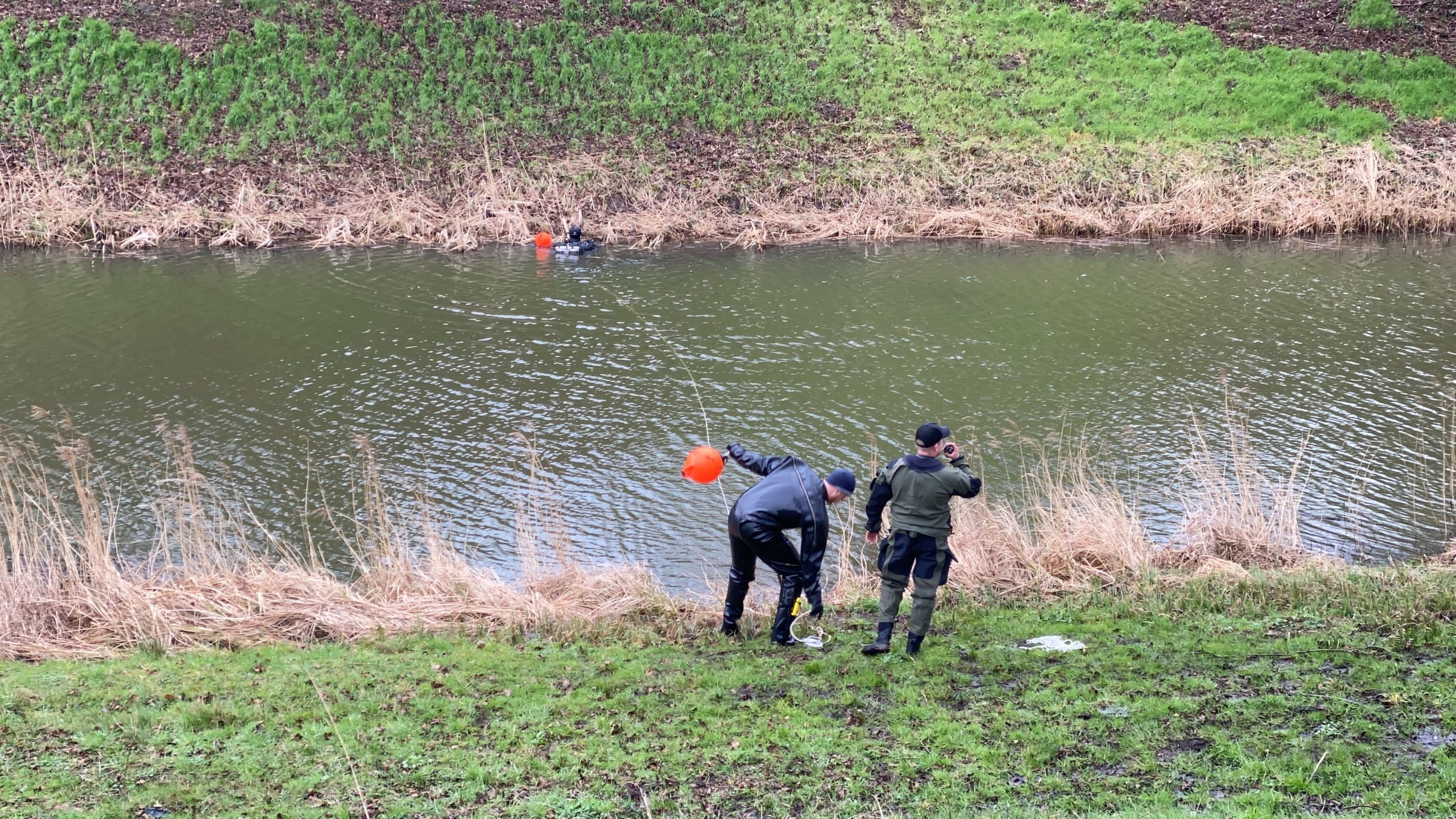 Dykkere i voldgraven