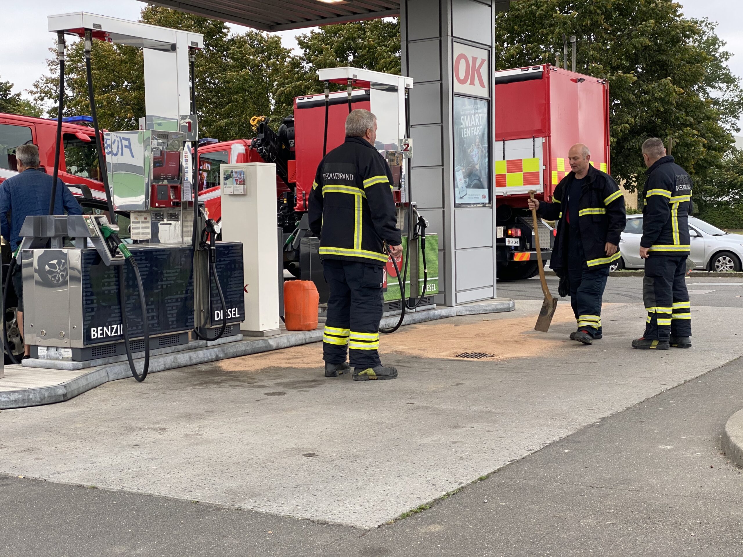 TrekantBrand måtte smide kattegrus ved tankstander – efter spild