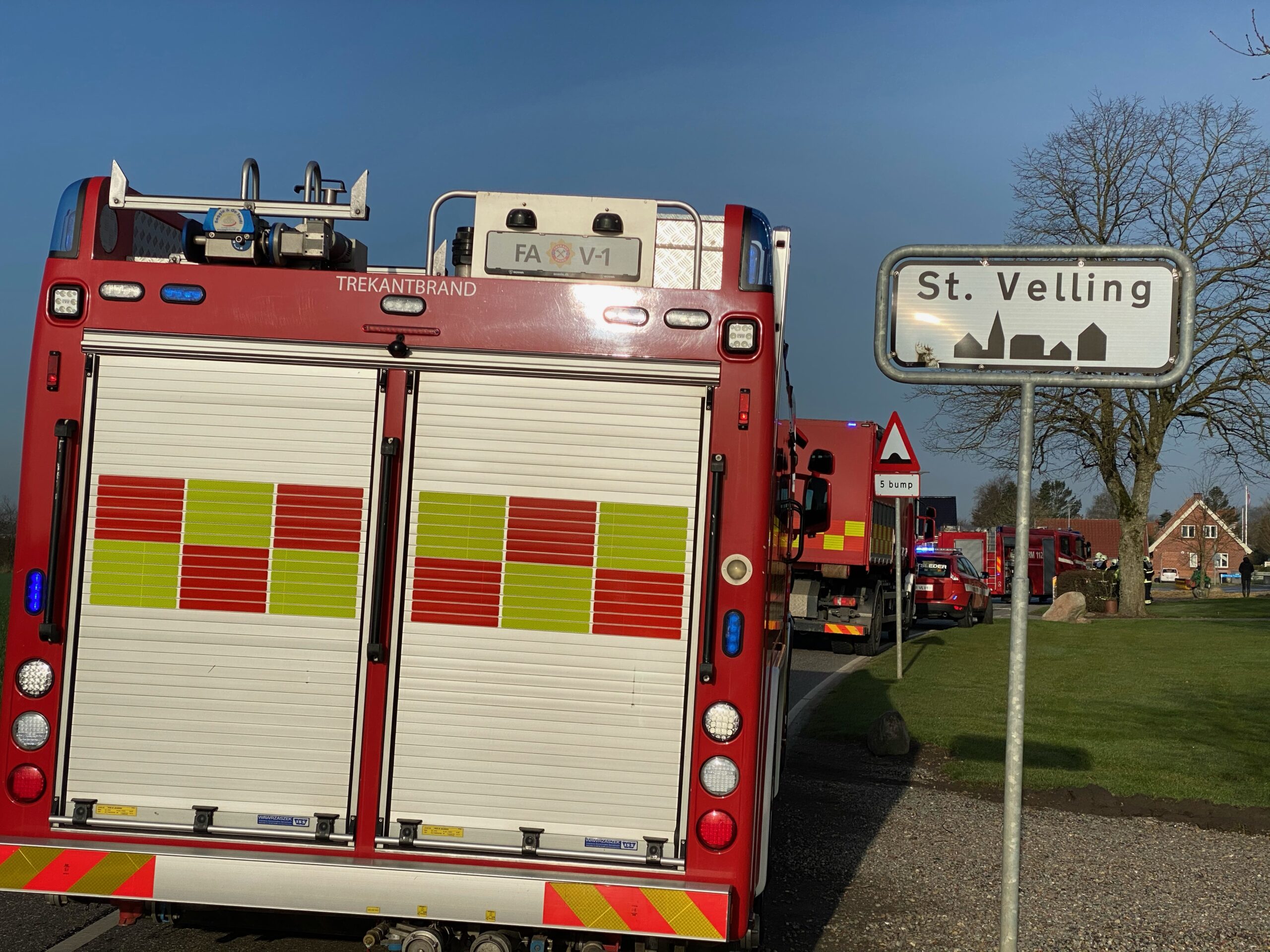 8.000 liter gylle løb ud – Brandvæsnet hastede til Vellingvej