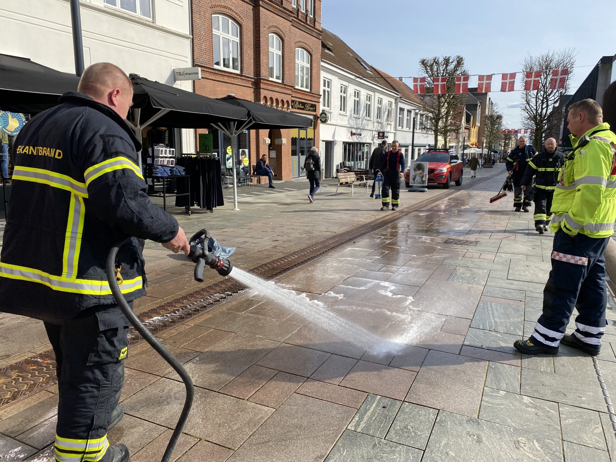 Brandvæsnet måtte spule dele af Gothersgade